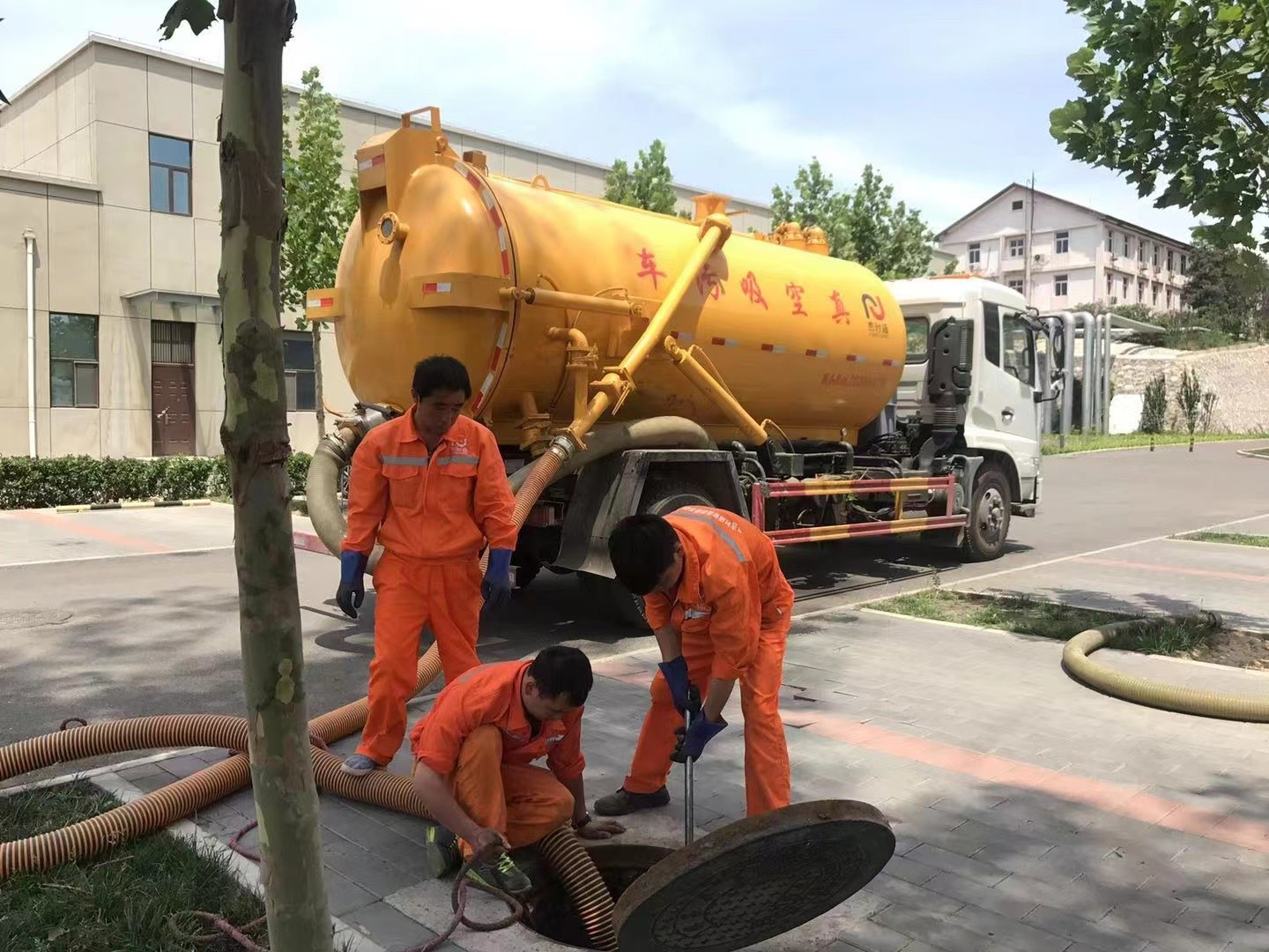 长顺化粪池清理与5-8吨吸粪车施工效率分析